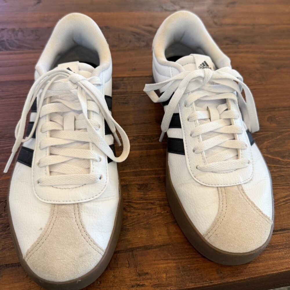 Adidas Women’s 8.5 White Black Stripe Sneakers Gum Sole Court Style